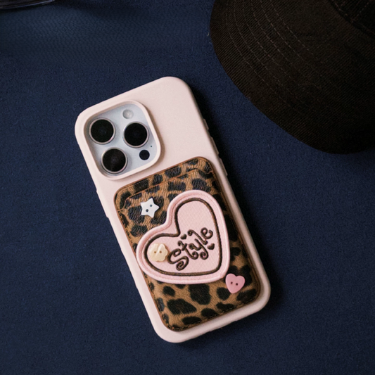 かわいいヒョウ柄Magsafeカードケース(刺繍入りハートパッチ付き)