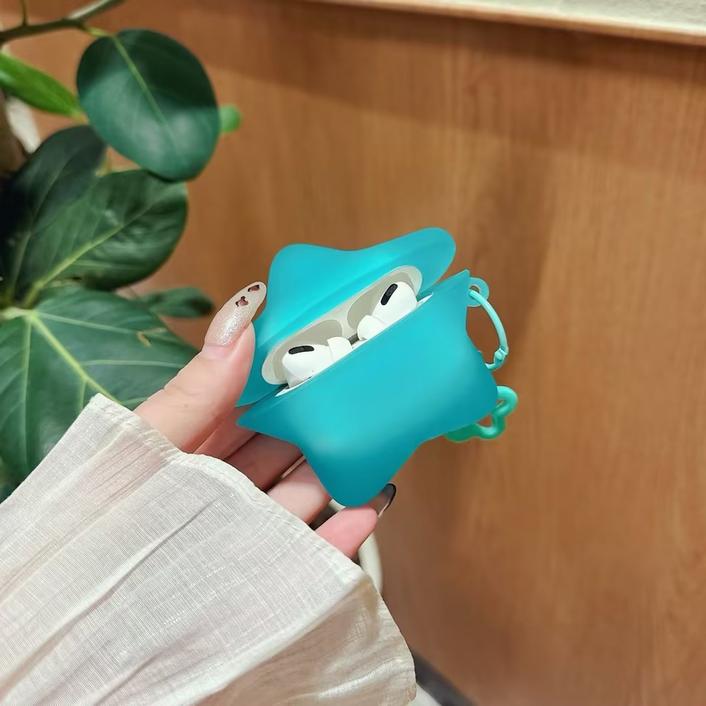 별 모양 장식이 달린 무광 에어팟 케이스 (별 모양 참 장식 포함)