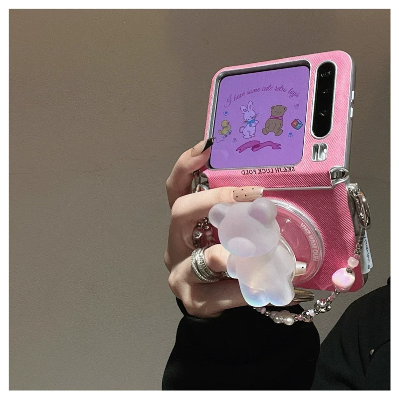 Galaxy Z Flip用 ピンクレザーテクスチャ ジェルベア マグネットスタンドケース ハートチェーン付き
