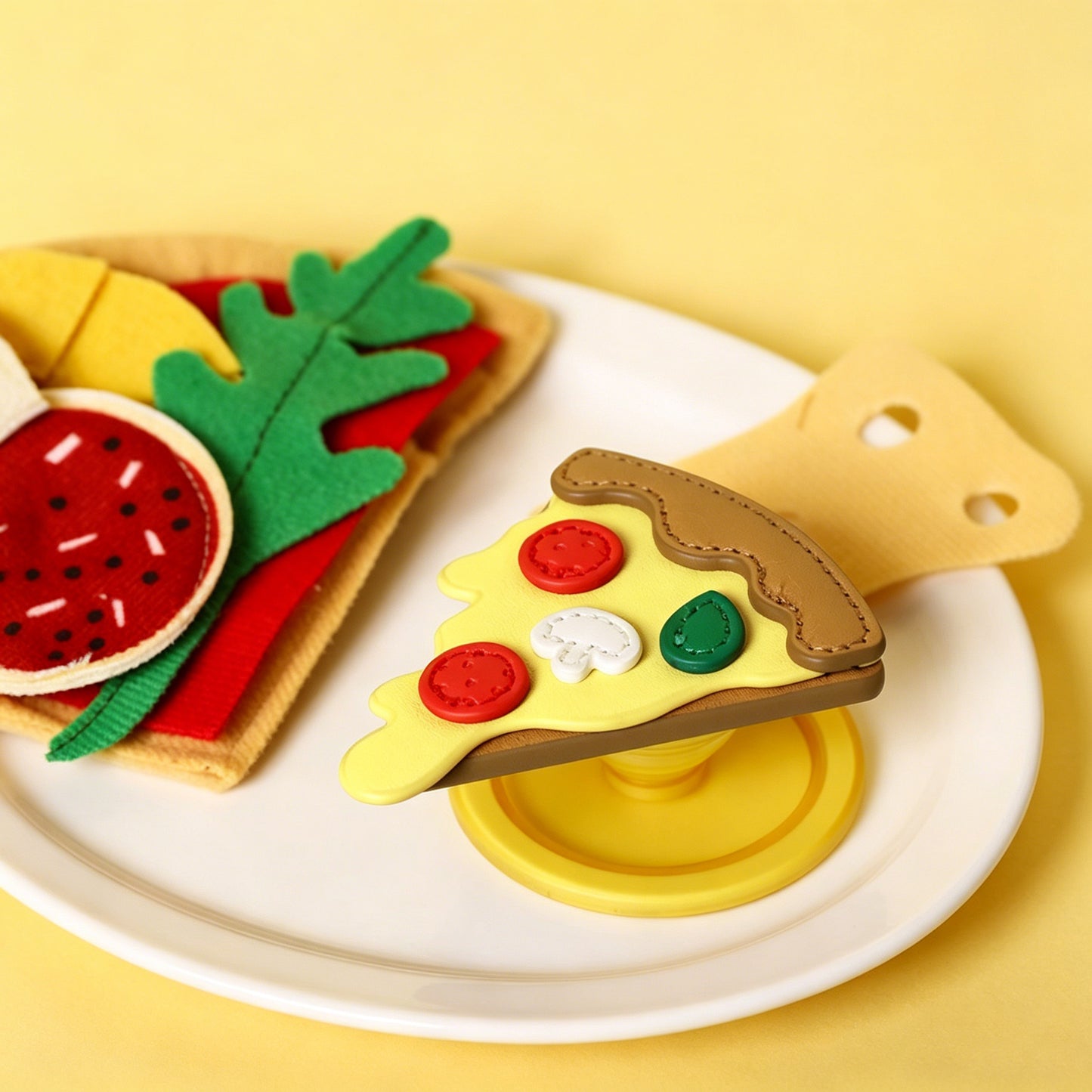 3Dピザスライス MagSafeスマホホルダー、フェイクレザーデザインの食べ物モチーフスタンド
