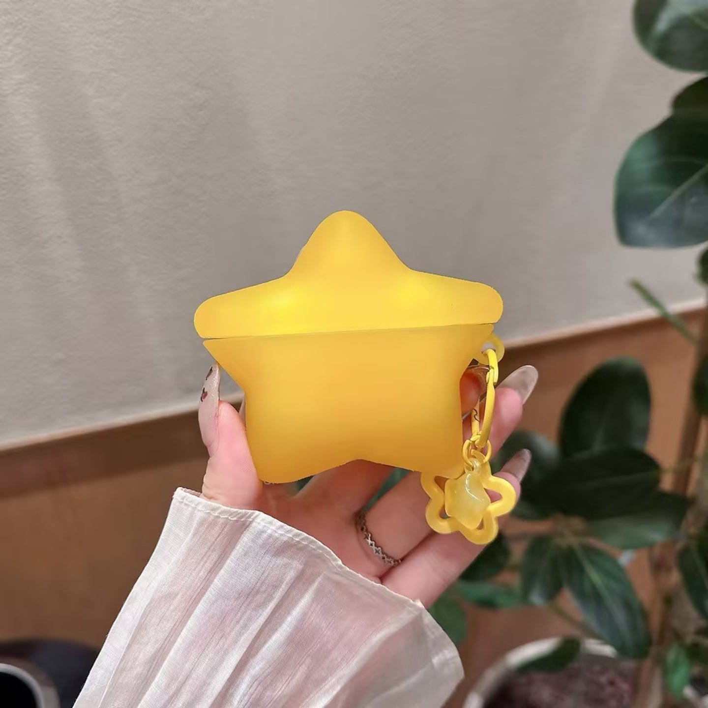 별 모양 장식이 달린 무광 에어팟 케이스 (별 모양 참 장식 포함)