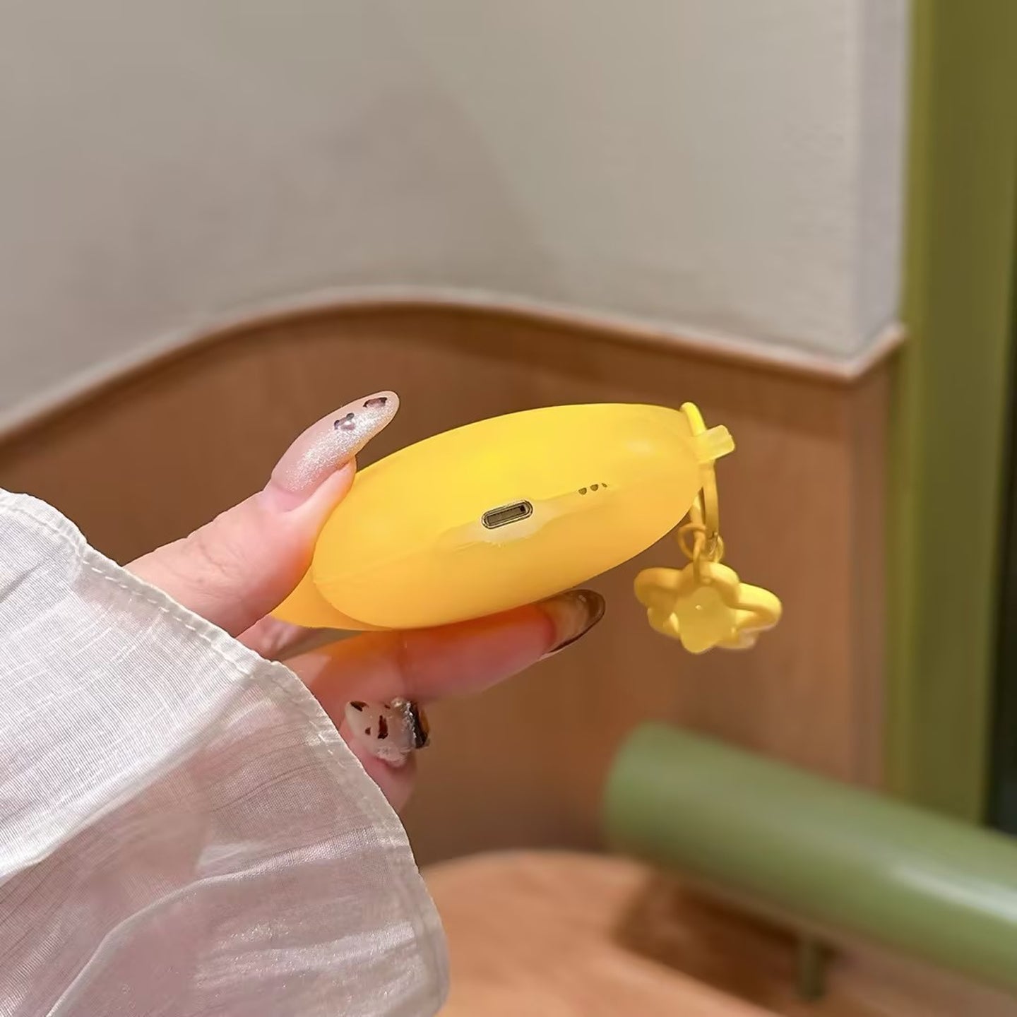 별 모양 장식이 달린 무광 에어팟 케이스 (별 모양 참 장식 포함)