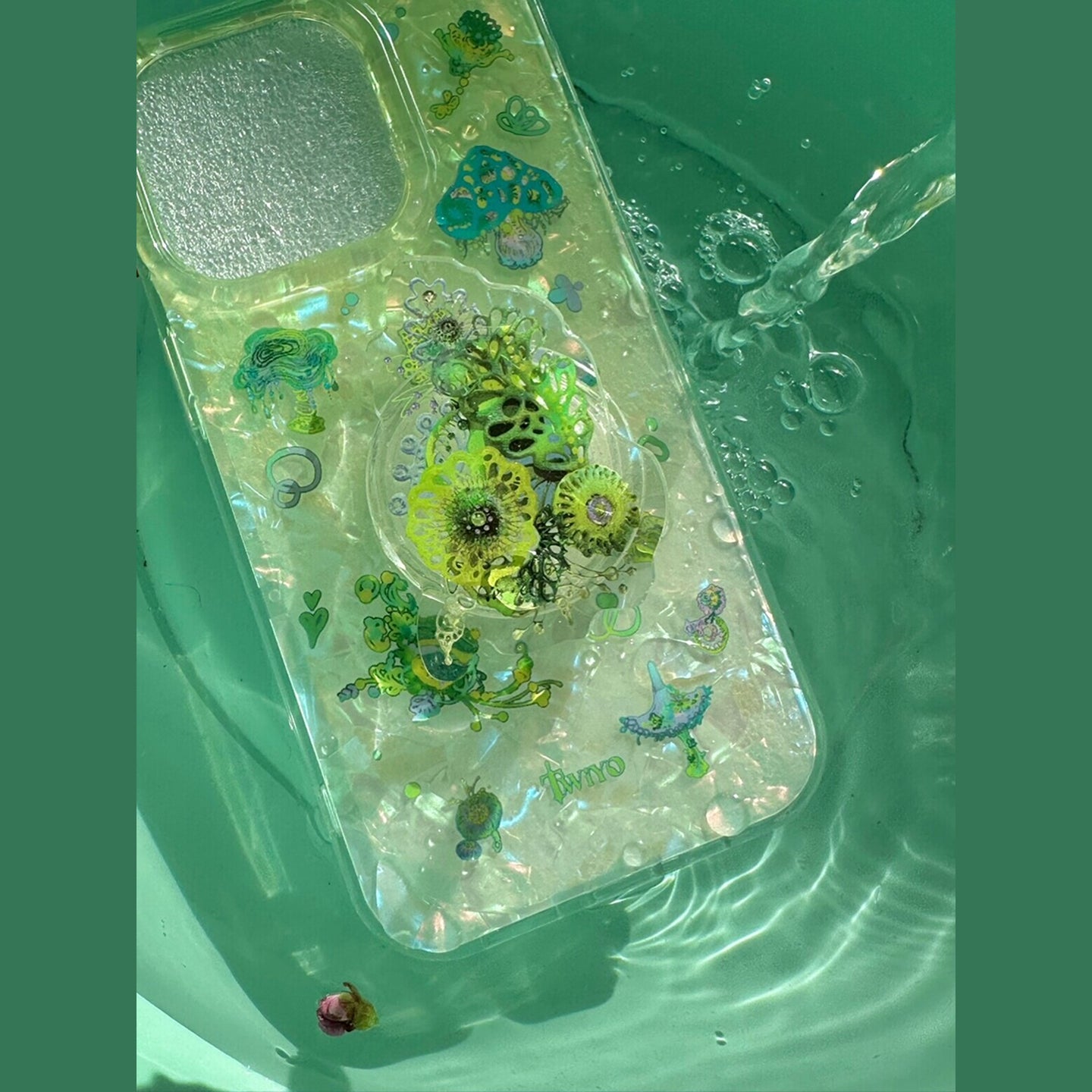 Green Iridescent Shell‑Texture Mushroom iPhone Case, Fresh Nature‑Style Protective Cover